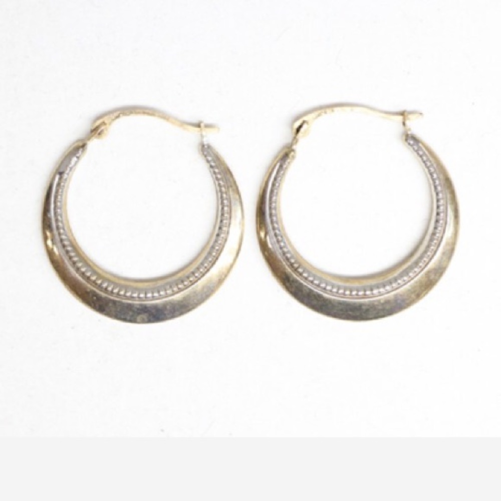 10K Gold Curved Hoop Earrings.            .66 Grams.  1 Inch